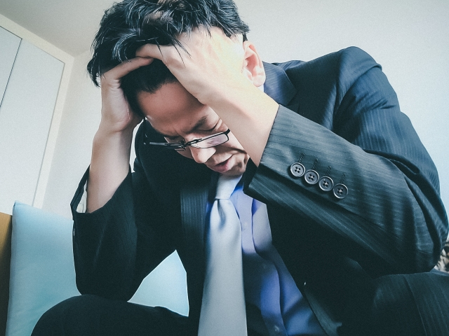 40代になって後悔する男性